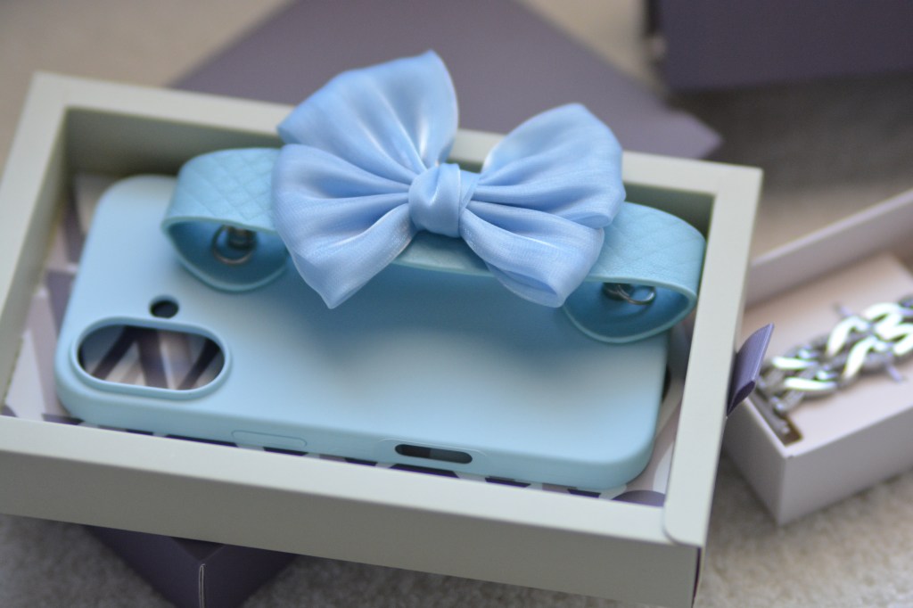 blue phone case with bow